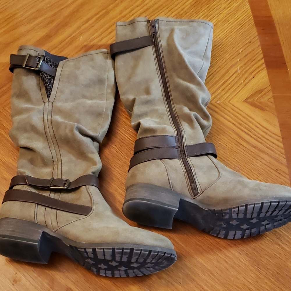 Suede texture boots. - Picture 2 of 5